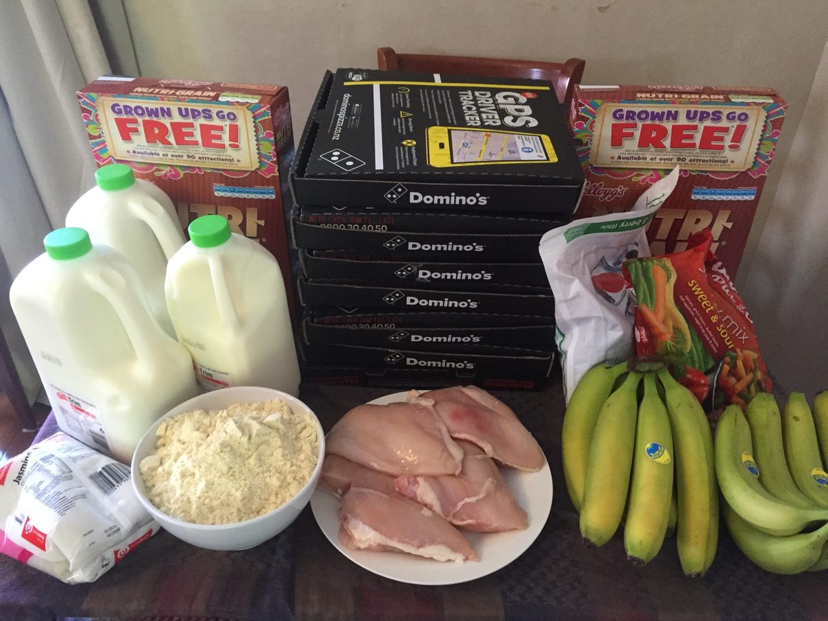 A week's worth of food: seven pizzas, 9L of milk, 1kg of rice, 2kg of vegetables, 14 bananas, a few kg of chicken breast, two boxes of cereal, and a lot of whey powder